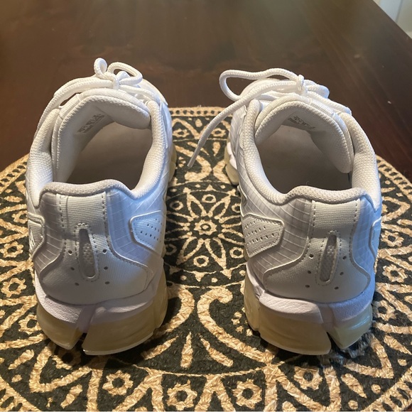 Asics Gel-Quantum 180 Brand New, Woman Size 9 - Picture 3 of 13